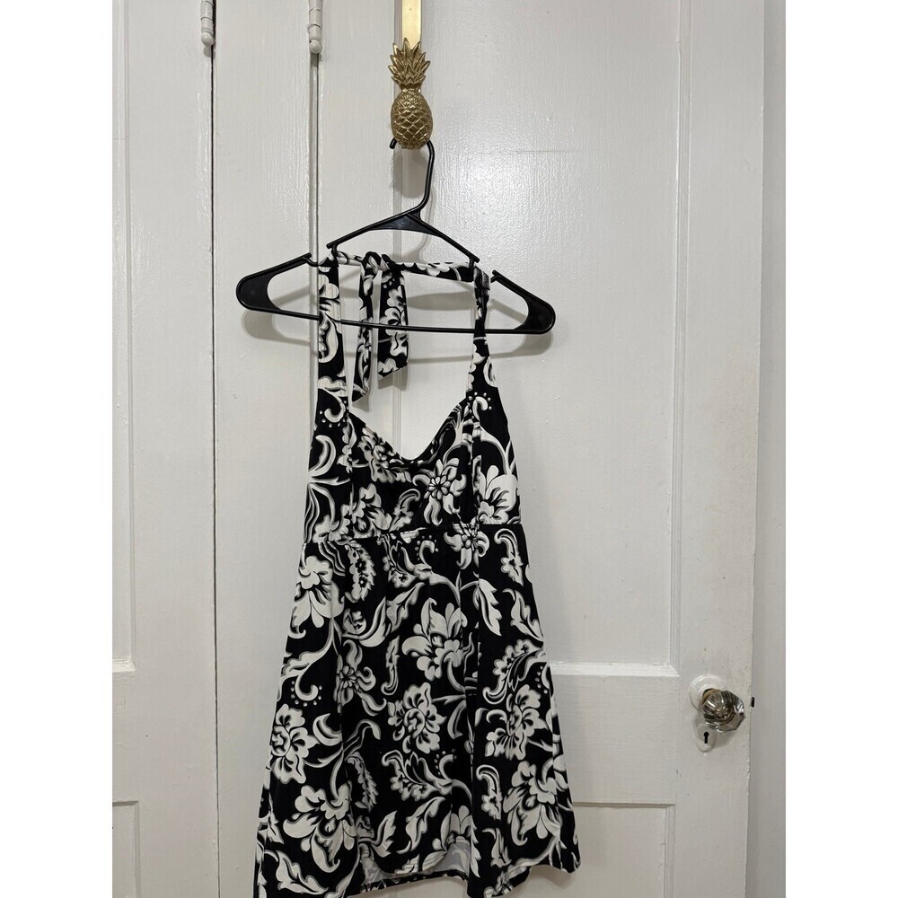 Lands’ End women’s size 8DD black and white swim top